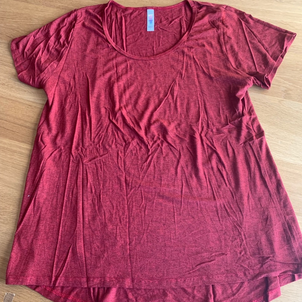 NWOT Lularoe classic tee L